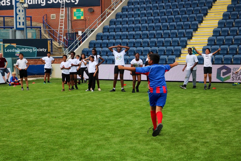 RugbyLeeds's tweet photo. 👏| We were proud to make history yesterday, with over 700 people from across Leeds taking part in our Community Engagement Day to mark the opening of the new @EmeraldStadium.

A full gallery of images is now available on our Facebook page! 📸

VISIT ➡️ https://t.co/UafXxtklHt https://t.co/KeJb7b1n2S
