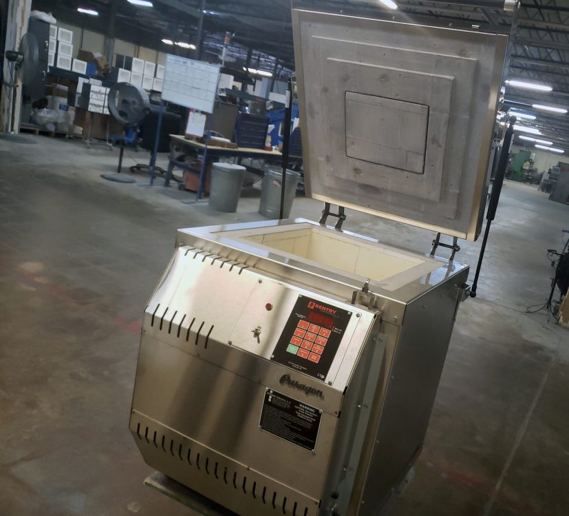 ParagonKilns's tweet photo. The Paragon Industries S-1445. This heat treating oven seems to end up in a Laboratory. Stay tuned for more posts to see some cool features on this one. #IndustrialHeat #ParagonIndustries #KilnPro #KilnExperts https://t.co/b5c3siN2xe