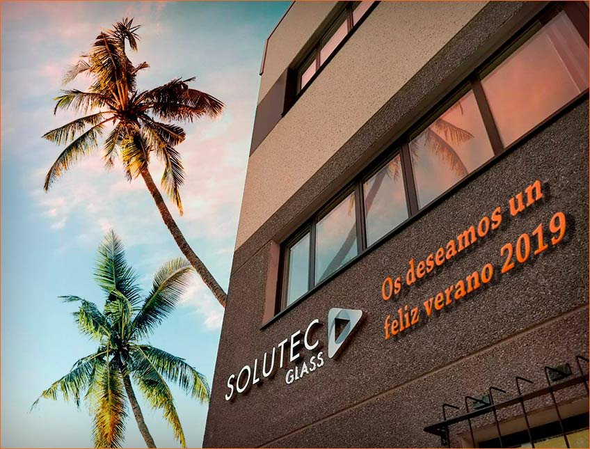 SolutecGlass's tweet photo. 🏝 El equipo de Solutec Glass os desea un feliz #Verano 🏝
https://t.co/KWgAlcVpNk https://t.co/UBD0tx36u7