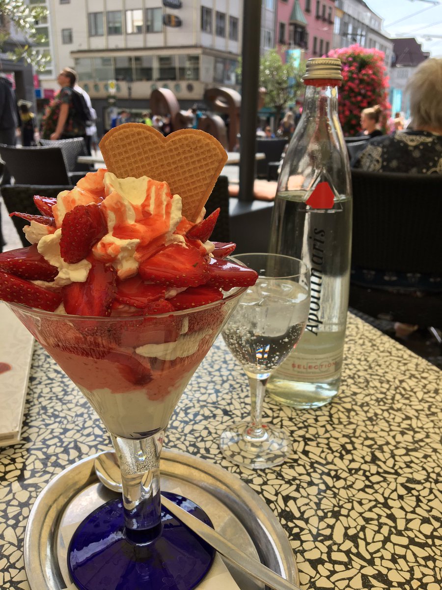 Grüße gehen raus an <a href="/Akoneira/">Daniella Domokos</a> ! 

Kann das Leben nicht schön sein?