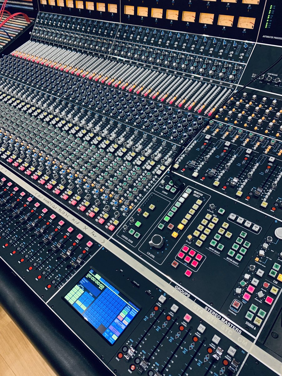 kingneeraj's tweet photo. 今日は初めてこのスタジオでレコーディングでした。 すごい、 っとしか言葉が出ない! #StudioTanta #PianoRec https://t.co/vt5nqSn1hh