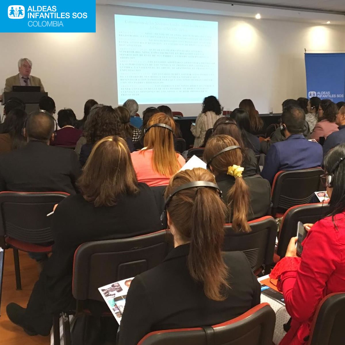 AldeasColombia's tweet photo. "Para los niños y niñas tener un espacio propio, poder tener sus juguetes y seleccionar su ropa, es importante, los hace sentir en confianza" Kevin Browne en nuestro conversatorio Por el derecho a crecer en familia https://t.co/hyhTeZHMx9