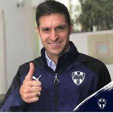 Es sencillo, yo deje de ir al estadio gracias a <a href="/AlonsoDT/">Diego Alonso</a>, el costo del abono no es igualmente proporcional al espectáculo que ofrece con su estilo de juego ratonero.