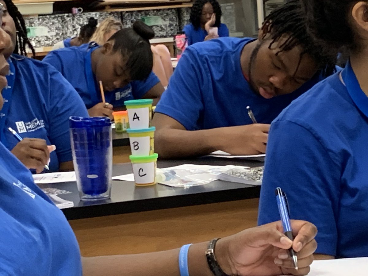 UofMRCP's tweet photo. @umeducation’s Assistant Dean Hall and @SCSK12Unified’s Dr. Kemmeshela Conner lead “Intro to Science Education” for the #RiverCityPartnership #SummerBridge @UofM_ELED @uofm_icl @DeanHillClarke https://t.co/l9LV2CMMwp