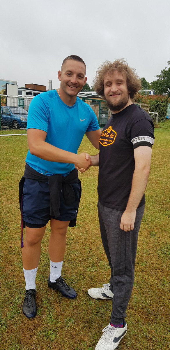 DeHav_Sport's tweet photo. Captaincy for today's big game went to Birthday boy, Mr Creswell who guided the staff to a win over the Yr6 students. Staff also had a great game v the Yr6 netballers also coming away with the win. Both games played in great spirit. #AnotherYearDone #Sport #Year6Leavers https://t.co/U2huYgHJ2d