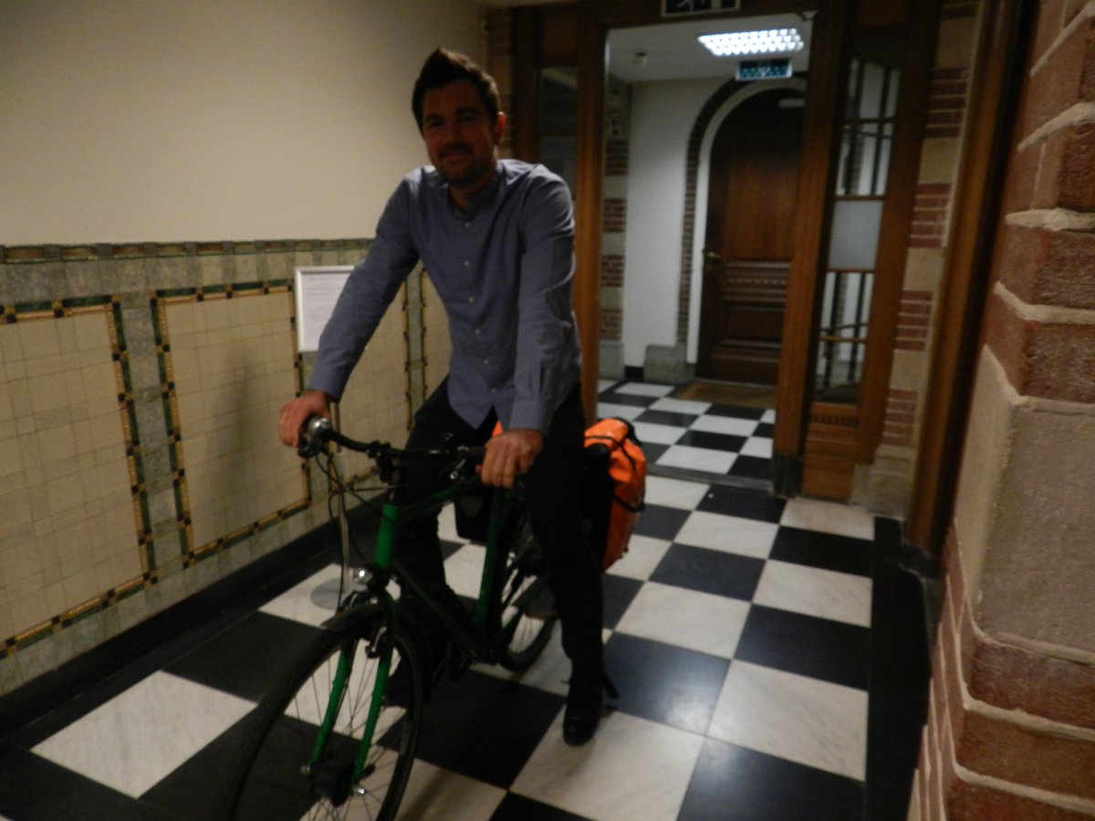 JanTrachet's tweet photo. Riding my bike towards the pulpit on a conference: Check! Thank you @ICHC2019 and security guys @Tropenmuseum  to make this possible😀🚴‍♂️#PourbusTroubador #ICHC2019 https://t.co/0O9boa0kLC