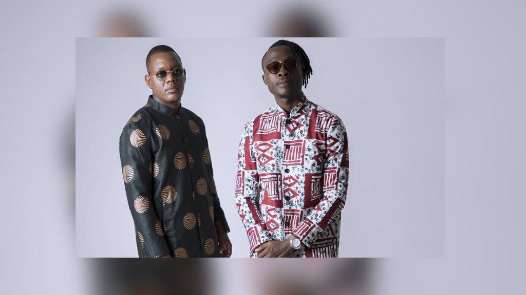 📰 C'est jeudi, jour de l'Afro-club de <a href="/DJFMK/">DJ Face Maker</a> avec cette semaine, <a href="/Is_Daphne/">DAPHNE 🇨🇲</a> <a href="/VegedreamGagnoa/">Vegedream</a> <a href="/THEDAMSO/">le rappeur damso</a> <a href="/Niska_Officiel/">NISKA 🦅</a> <a href="/Beyonce/">BEYONCÉ</a> #SirSossa <a href="/HiroLeCoq/">HIRO 🇨🇩</a> et le groupe <a href="/TNT_Officiel_/">TNT Officiel</a> qui rythment l’actualité des sorties afro-dancefloor 🌍 #afro #afropop >>> bit.ly/2JFhfVx