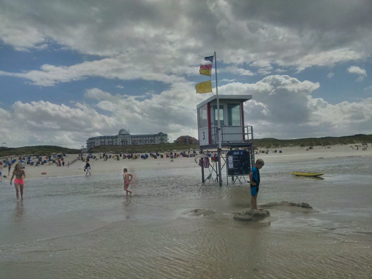 aelmer's tweet photo. Ein Träumchen... 😍😎
Baywatch auf #Juist, der schönsten Sandbank der Welt... 🏊‍♂️#TöwerLand #Turm3 https://t.co/Br2dsOGLKS
