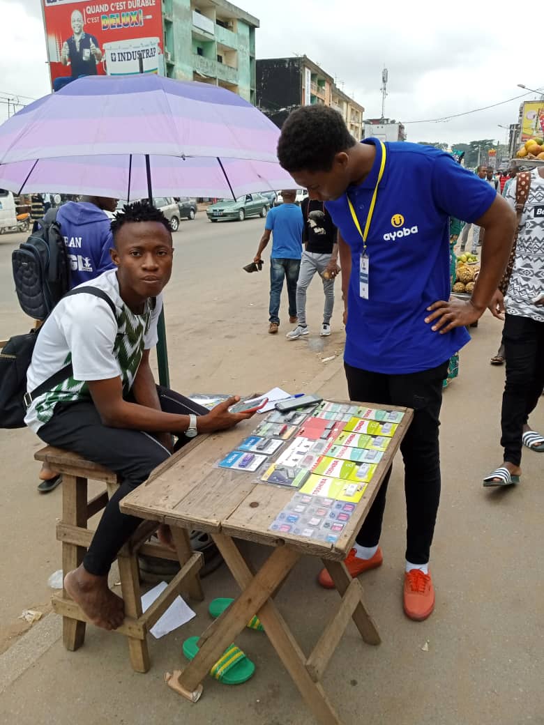 LKA_SERVICES's tweet photo. #ACTU_LKA LKA SERVICES en action depuis ce matin pour le recrutement  d'utilisateurs par ses Brand Ambassador (téléchargement de Ayoba,  création d’un profile, invitation d’un ami sur l’application) #Ayoba #LKAServices #Proche_de_la_cible #marketingOpérationnel #Agence_Conseil https://t.co/Xf3T4muUUi