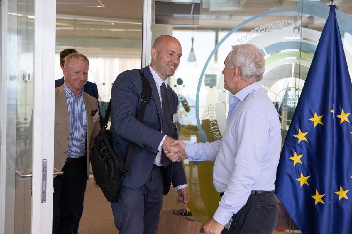 EU_IPO's tweet photo. 📸Today we welcomed the 2 millionth EU trade mark applicant at our premises.
Representatives from 🇨🇿Czech consultancy Crefoport S.R.O. met with Executive Director Christian Archambeau and were given a tour of the Office. #EUIPO2M https://t.co/IN7rXo1iBc