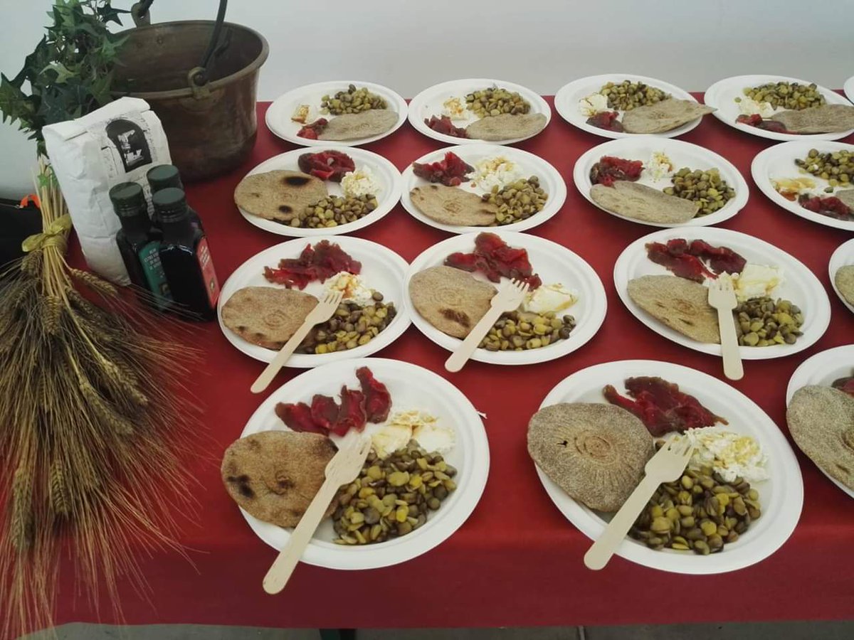festivalSIDDI's tweet photo. Domenica 28 luglio
➡️ Ore 10.30. Ex Pastificio Puddu
Civiltà a tavola per conoscere i popoli antichi anche attraverso il racconto del loro cibo: il periodo fenicio - punico in Sardegna

#appetitosamente2019 #incontro #cibo https://t.co/w5DgwwflIi