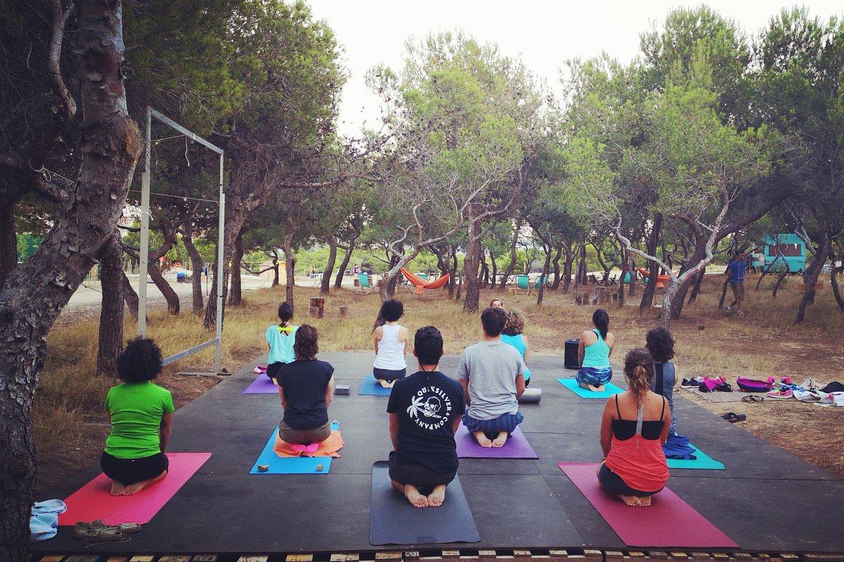 barriolapinada's tweet photo. 𝗖𝗹𝗮𝘀𝗲 𝗱𝗲 𝘆𝗼𝗴𝗮 & 𝗺𝗲𝗱𝗶𝘁𝗮𝗰𝗶ó𝗻 con Bikram Yoga VLC
🌲 🌤 ¿Te perdiste la clase del martes? Ven esta tarde con tu esterilla y ropa cómoda y conecta mente y cuerpo con la naturaleza.
🔹 Aportación: 6€
📍 #BarrioLaPinada
⏰ HOY a las 20:00h
#LaPinadaFunSummer https://t.co/IJbnvkcGLJ