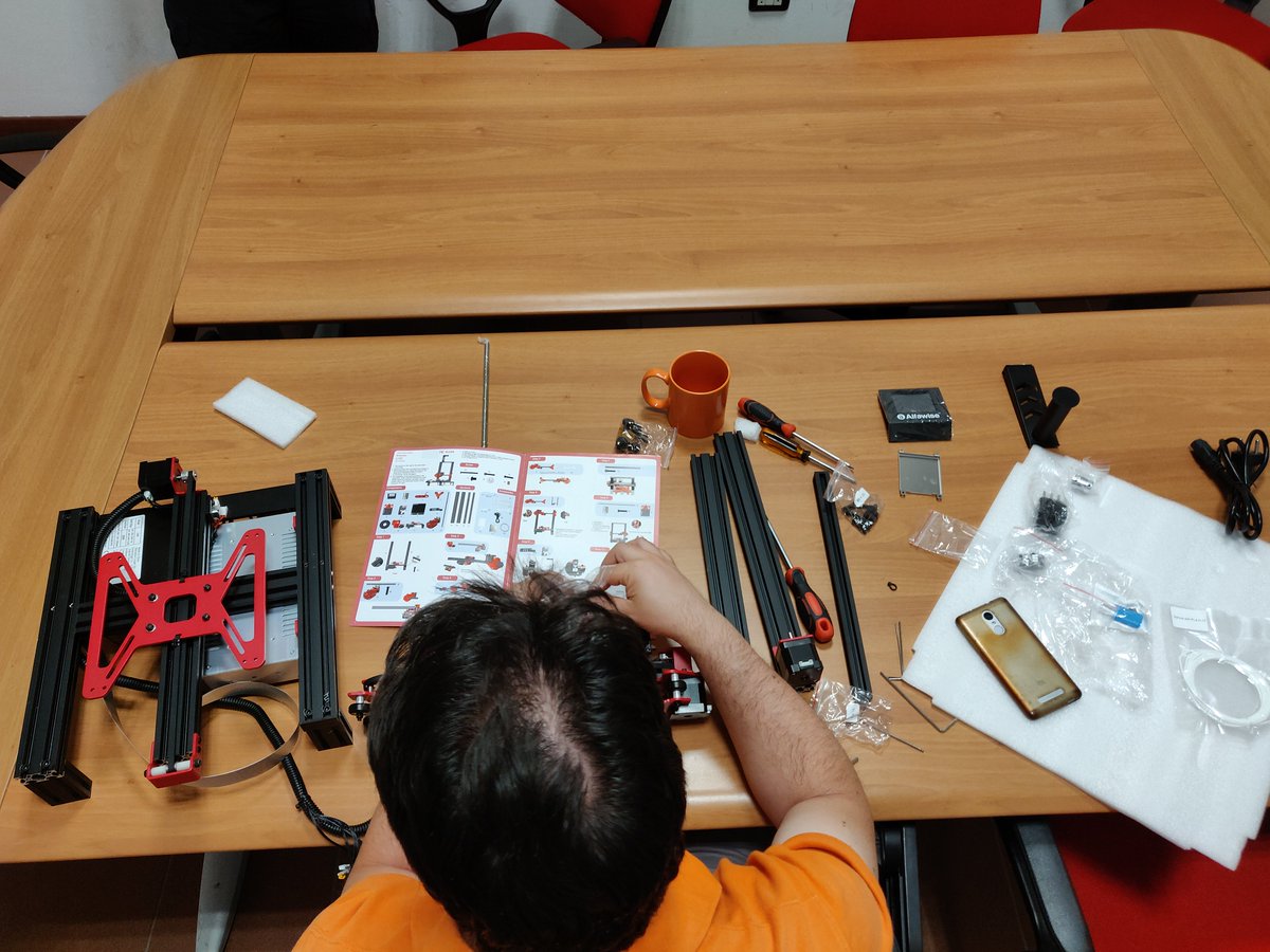 🆕 Nuovo ingresso nel nostro rack di stampa 3D: stiamo provando la Alfawise U30, disponibile intorno ai 130 €.

❓ È adatta come prima stampante 3D per iniziare nel mondo della #PrototipazioneRapida? Il suo arrivare pre-assemblata e senza parti in plastica è un buon inizio 🤞