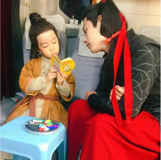 xiyoumiyu's tweet photo. 妈妈带孩子VS爸爸带孩子
哈哈哈哈哈哈哈哈哈哈哈哈哈 https://t.co/eZnkRpWOYs