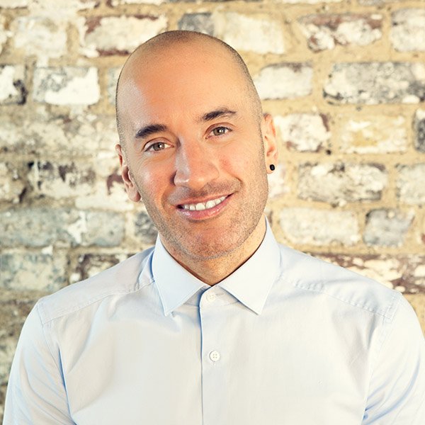 SkinHealthMag's tweet image. From how to achieve a streak-free finish to the best products for fake tan beginners, James Read shares his top tanning tips in our latest issue: ow.ly/24Ka50v1Aq3 @JamesReadtan