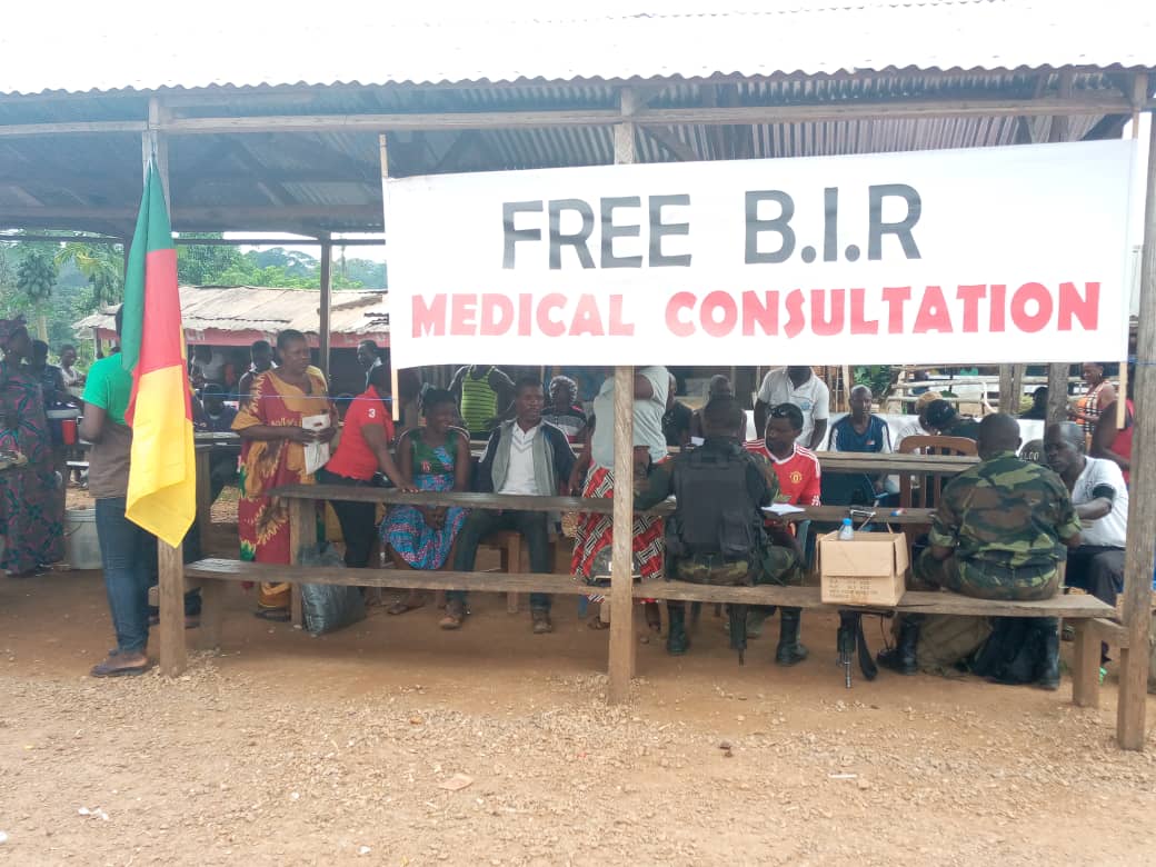 HonneurFidelite's tweet photo. L'Os Chacal BIR a conduit une ACM ce 17.07.2019 dans la localité de #Bakebe, dans la #Manyu

7ACM a englobé campagne de  santé distribution des denrées alimentaires et action psychologique au  profit des populations de Bakebe.
 210 consultants  

+détails https://t.co/pgsf3PucpP https://t.co/YRMxEPDnjt