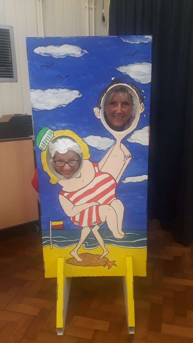 MrsLFairfield's tweet photo. Our wonderful catering crew are all set for today's 'Seaside' themed lunch 🏖🍦☀️ @SimpsonsLane @TnSCatering https://t.co/0TD2pHumPi