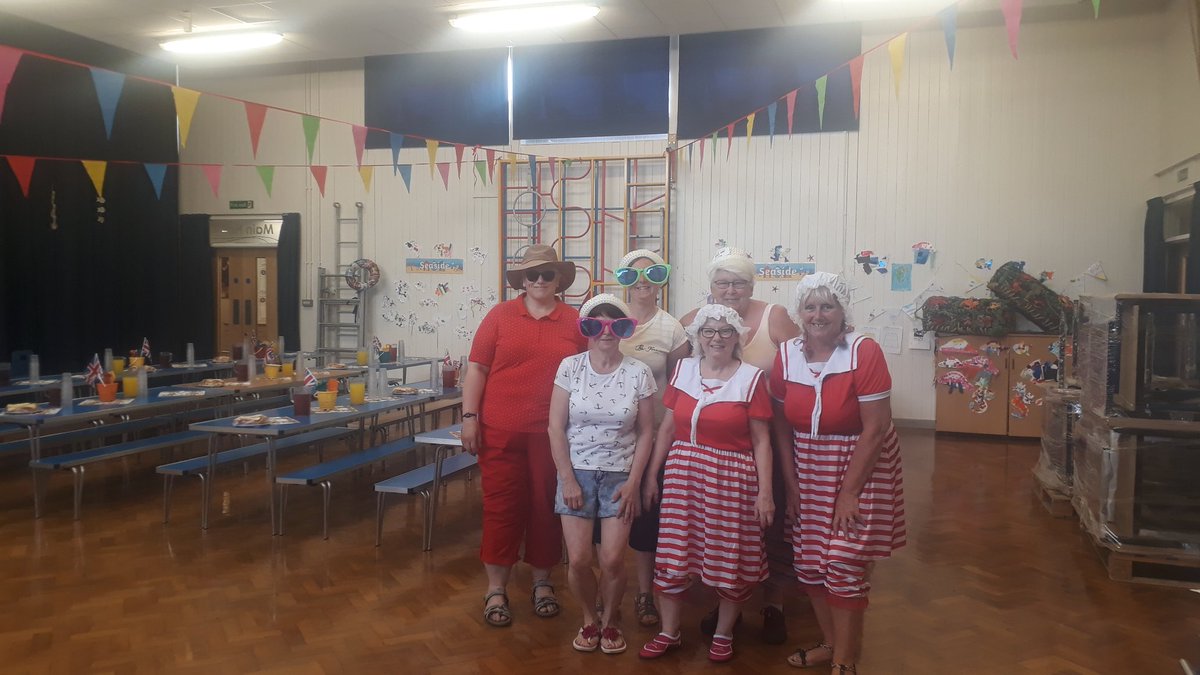 MrsLFairfield's tweet photo. Our wonderful catering crew are all set for today's 'Seaside' themed lunch 🏖🍦☀️ @SimpsonsLane @TnSCatering https://t.co/0TD2pHumPi