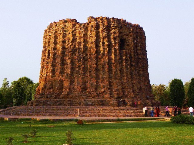 Expedition2Inc's tweet photo. Did you know #AlaiMinar is an incomplete monument that lies within the #Qutbcomplex in #Delhi #India #IncredibleIndia #qutubminar #qutubminarcomplex #usatoindia #factsaboutindia #usa #traveler https://t.co/8VHKBePtRy