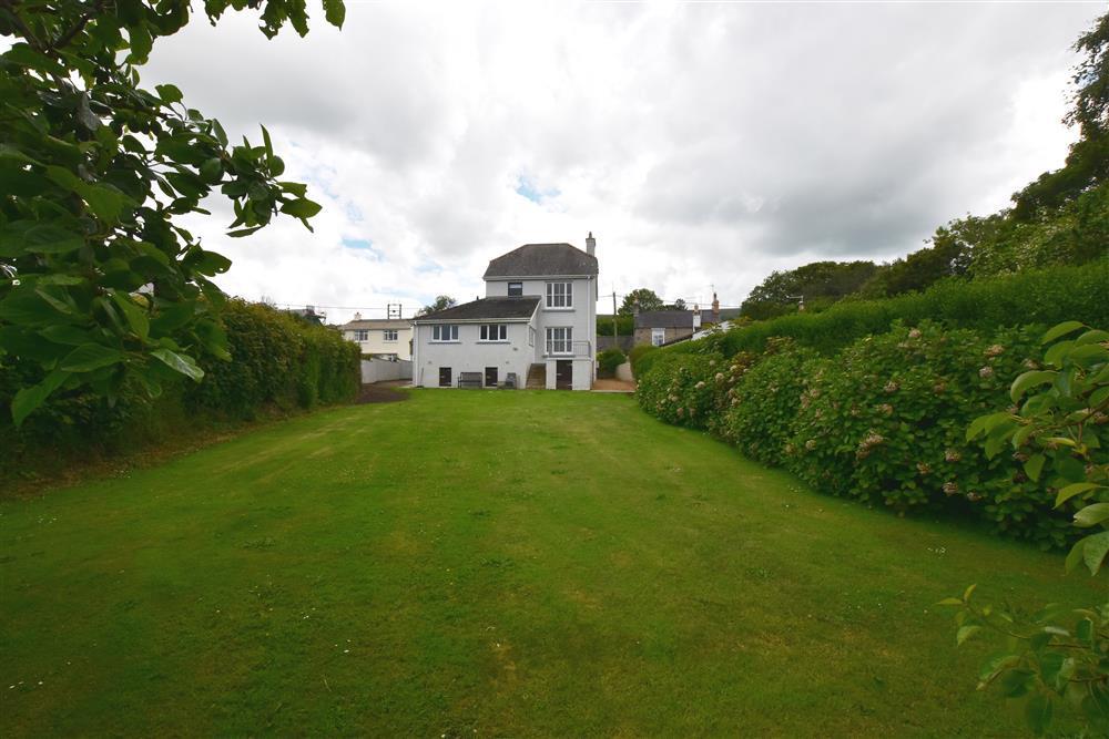 £100 off July 19th week in large #HolidayHouse in #NewportPembs. Sleeps 7 with huge garden.
More info: welsh-cottages.co.uk/single-propert…