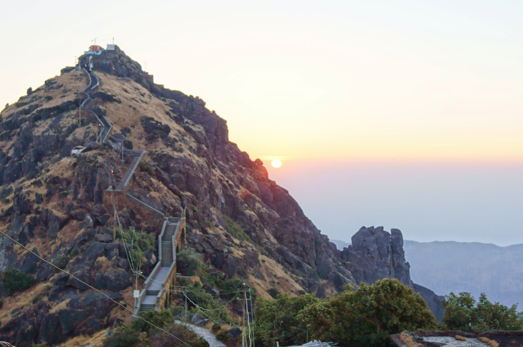 24/nImportant Datta Kshetras & their Details • Sri Kshetra Girnar-Junagadh Gujarat-One has to climb around 10000 Steps to reach d Dattatreya Temple  http://www.guruduttgirnar.org/ • Sri Kshetra Peethapuram (pic3) AP-Birth Place of Shripada Vallabha Swami  https://www.sreedattavaibhavam.org/pithapuram/ 