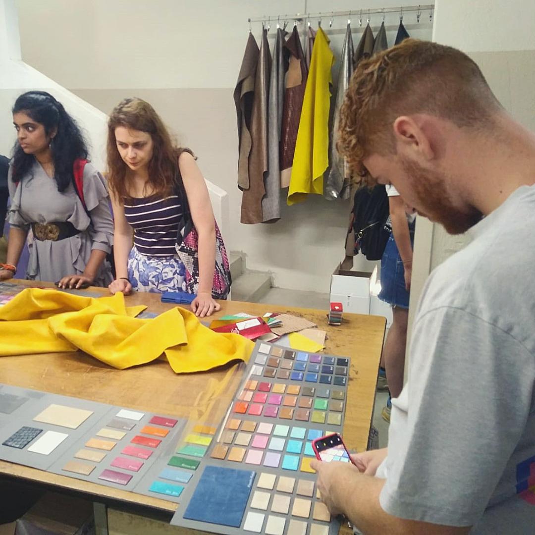 modartech's tweet photo. Amazing experience for our international students visiting the tannery Conceria Anna Rita a must-see opportunity to learn more about the tuscany tradition of made in Italy craftsmanship in the leather processing.
#modartech #summercourse https://t.co/7BZJuX4nmK