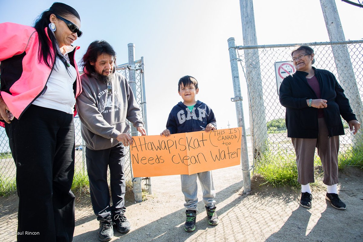CharlieAngusNDP's tweet photo. There is a report on @SeamusORegan desk laying out ithe steps needed to fix the water crisis in Attawapiskat once and for all. 
This crisis has been going on for years. 
Why is he refusing to act? 
Band aid fixes will not solve the problem. 
#WhereisSeamus 
@traceyram https://t.co/BfneDzeSOu