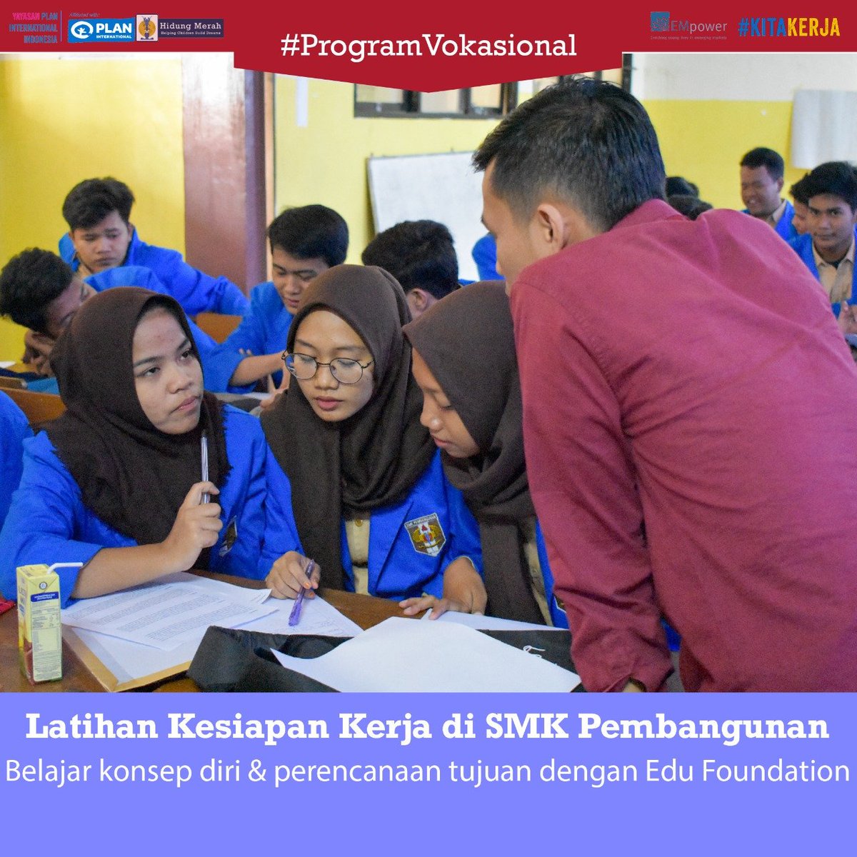 RNFRedNose's tweet photo. Tim Vokasional Yayasan Hidung Merah dan Edu Foundation minggu ini mengadakan lokakarya kesiapan kerja di SMK Pembangunan #vocationalprogram #programvokasi #jobreadiness #siapkerja #rednosefoundation #yayasanhidungmerah #edufoundation #softskills #selfconcept #konsepdiri https://t.co/VKDyG7hFIy