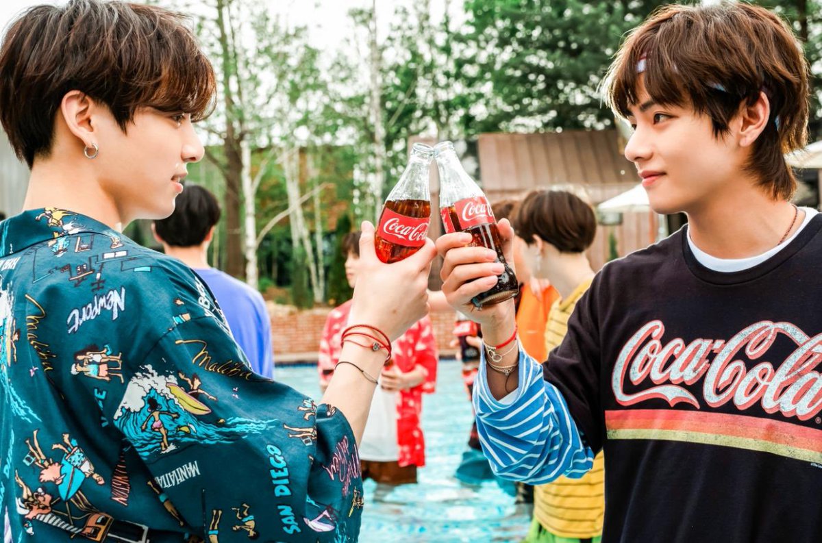 ___OneKv's tweet photo. 💜💜💜💜💜💜 #TaekookersGoingToJailParty https://t.co/vBXW7aUnoc
