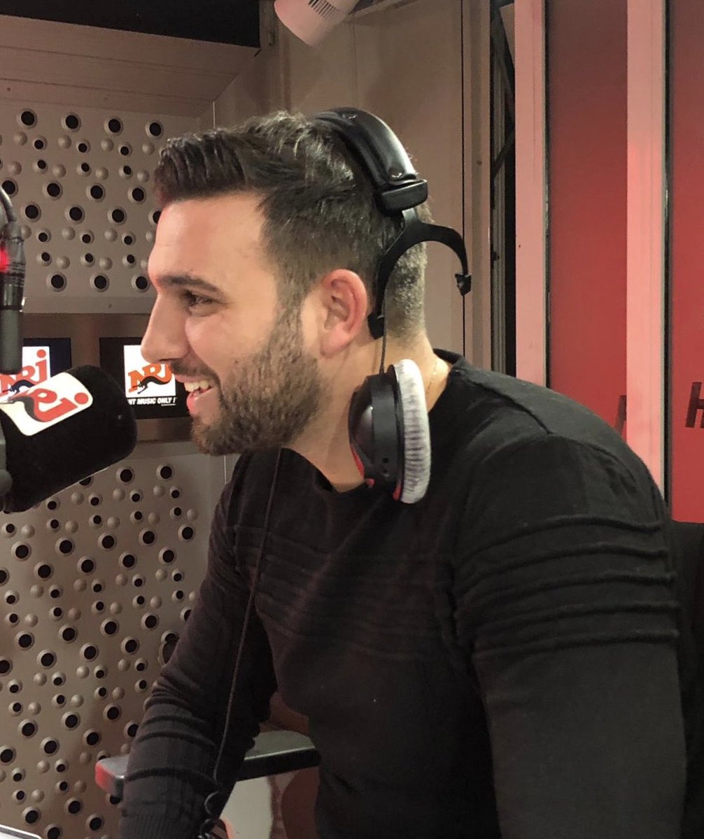 Moi quand je vois VOTRE succès..
+100 000 auditeurs sur une vague!!!! ❤️❤️❤️😍😍
Le #RicoShowSurNRJ à tout pété.. 
1 ÈRE fois depuis 3 ans que NRJ est stable à 20HEURES sur un an!!
 MERCI c’est grâce à vous.. 
Je vous lâcherai jamais 🙏🏼❤️