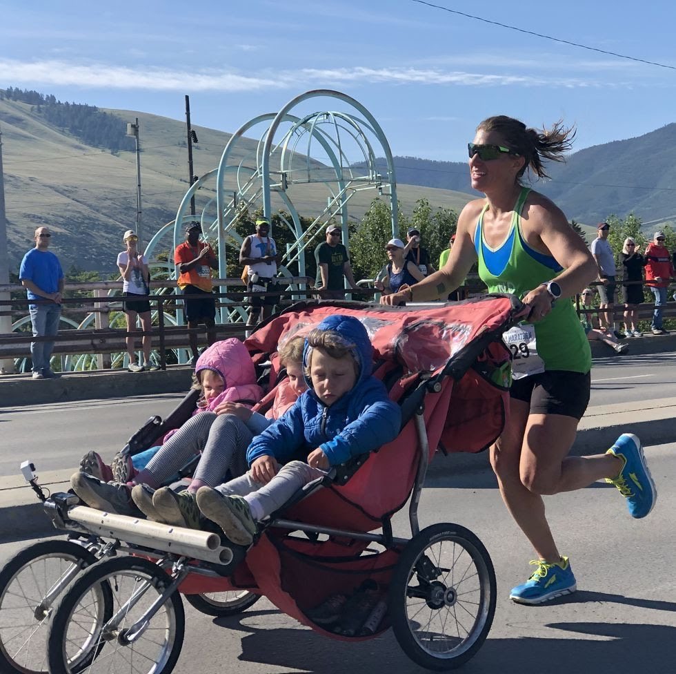 ThomasFrey's tweet photo. #Montana #mom maintained a sub-7:20 pace for the full 26.2 miles marathon with her six, four, and one-year-old in tow during the #Missoula #Marathon! #changingdiapers #stoppingfights https://t.co/B09A0tKdT8 #keynotespeaker #futuretrends #futureofwork https://t.co/tzT4EoKRsG