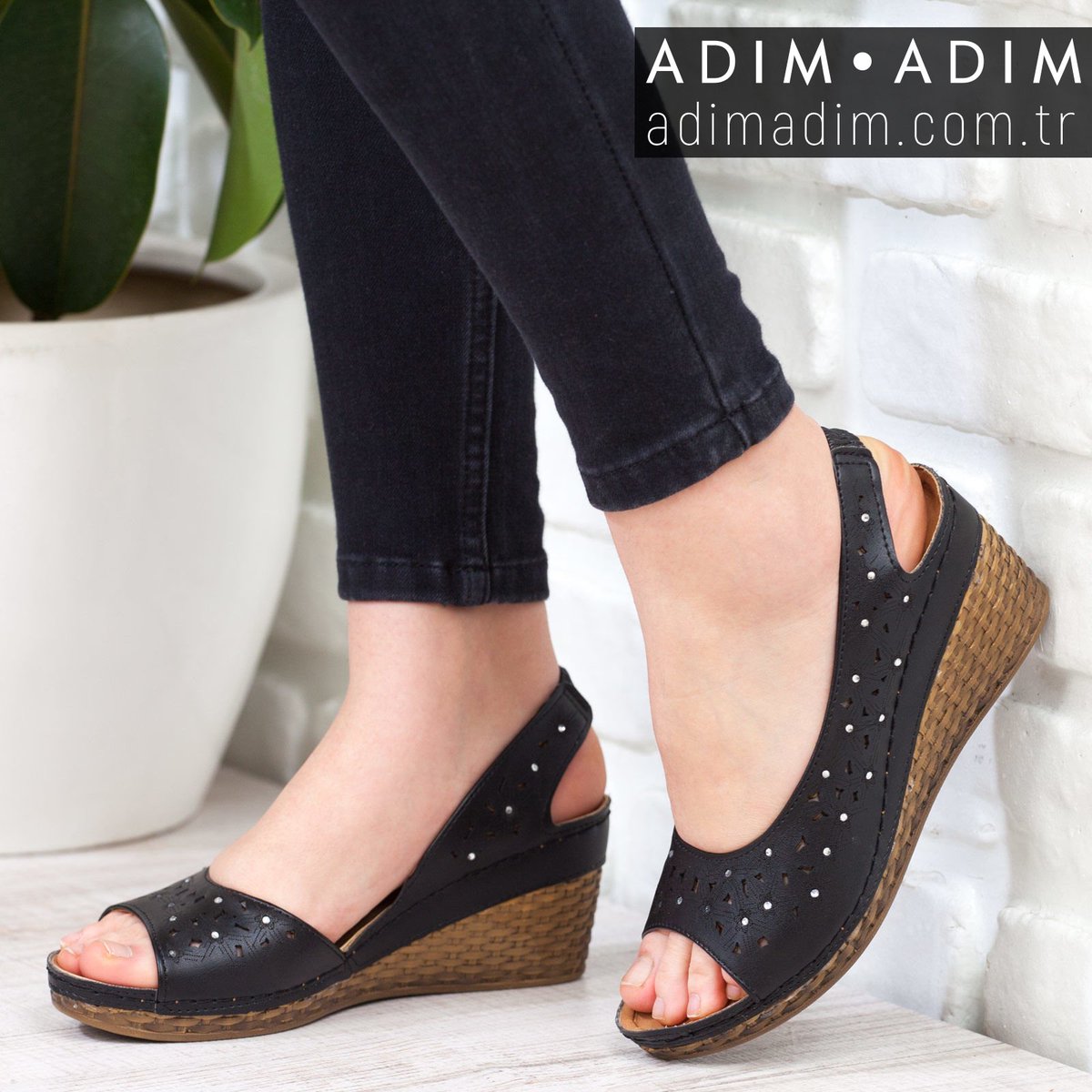 adimadimcomtr's tweet photo. ••• Kadın Dolgu Topuklu Sandalet •••
❗ Fiyat: 69,99 TL
📏 Numara: 36 - 40
👢 Topuk Yüksekliği: 6 cm
 🎨 Renk: Siyah
📌 Ürün Kodu: A192YCVD0023
Detaylı incelemek için👇
https://t.co/yGCF0cfyO2
 #adimadimayakkabı #adımadımtarzıyakala #kadınayakkabı #womanshoes #alışveriş https://t.co/QmPYJXkR0Z