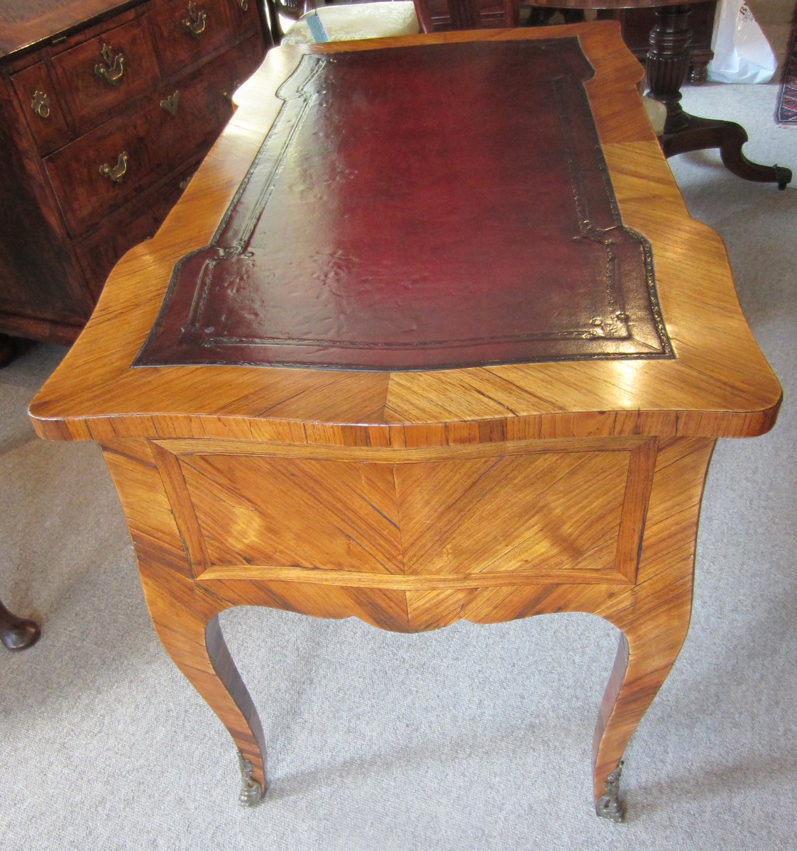 DomaniAntiques's tweet image. #Antique Continental #Tulipwood #WritingTable just added to stock domani-devon.com/stock/furniture