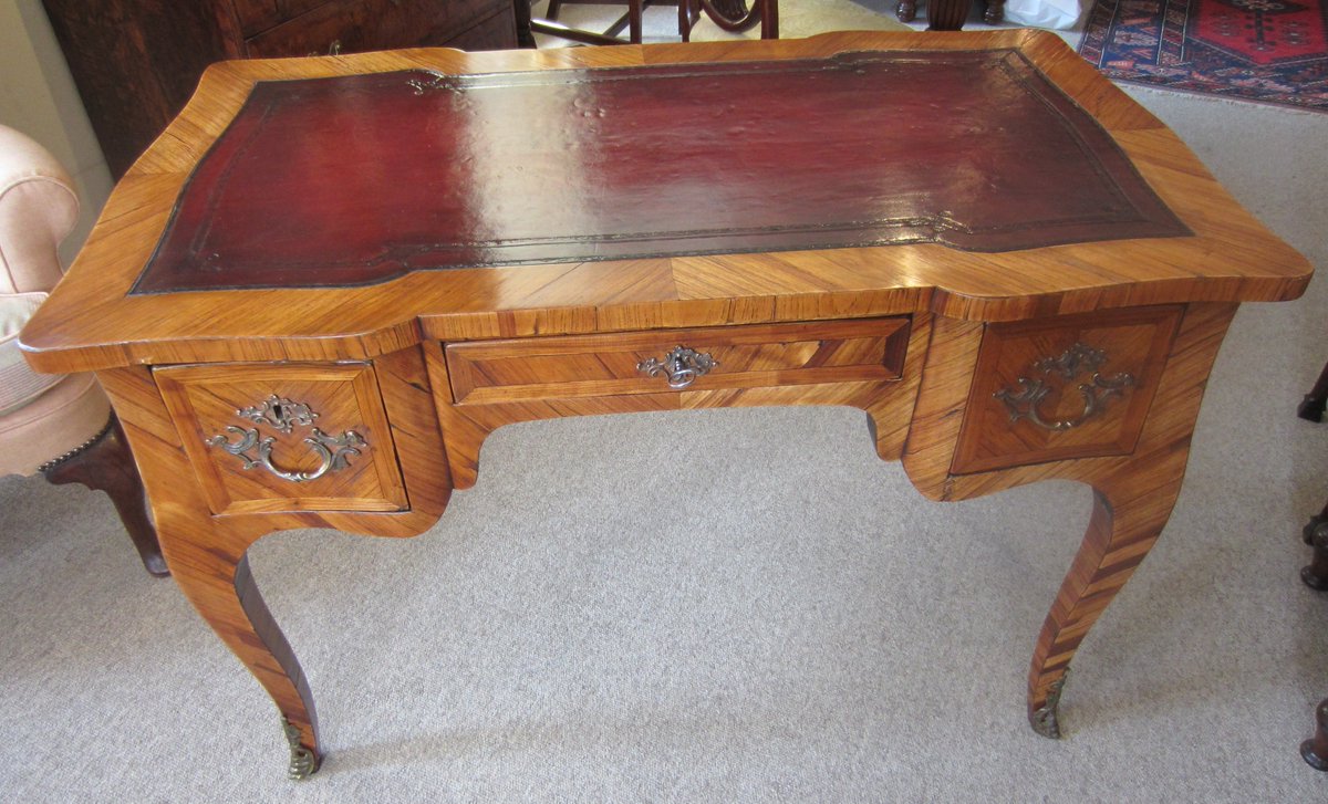 DomaniAntiques's tweet image. #Antique Continental #Tulipwood #WritingTable just added to stock domani-devon.com/stock/furniture