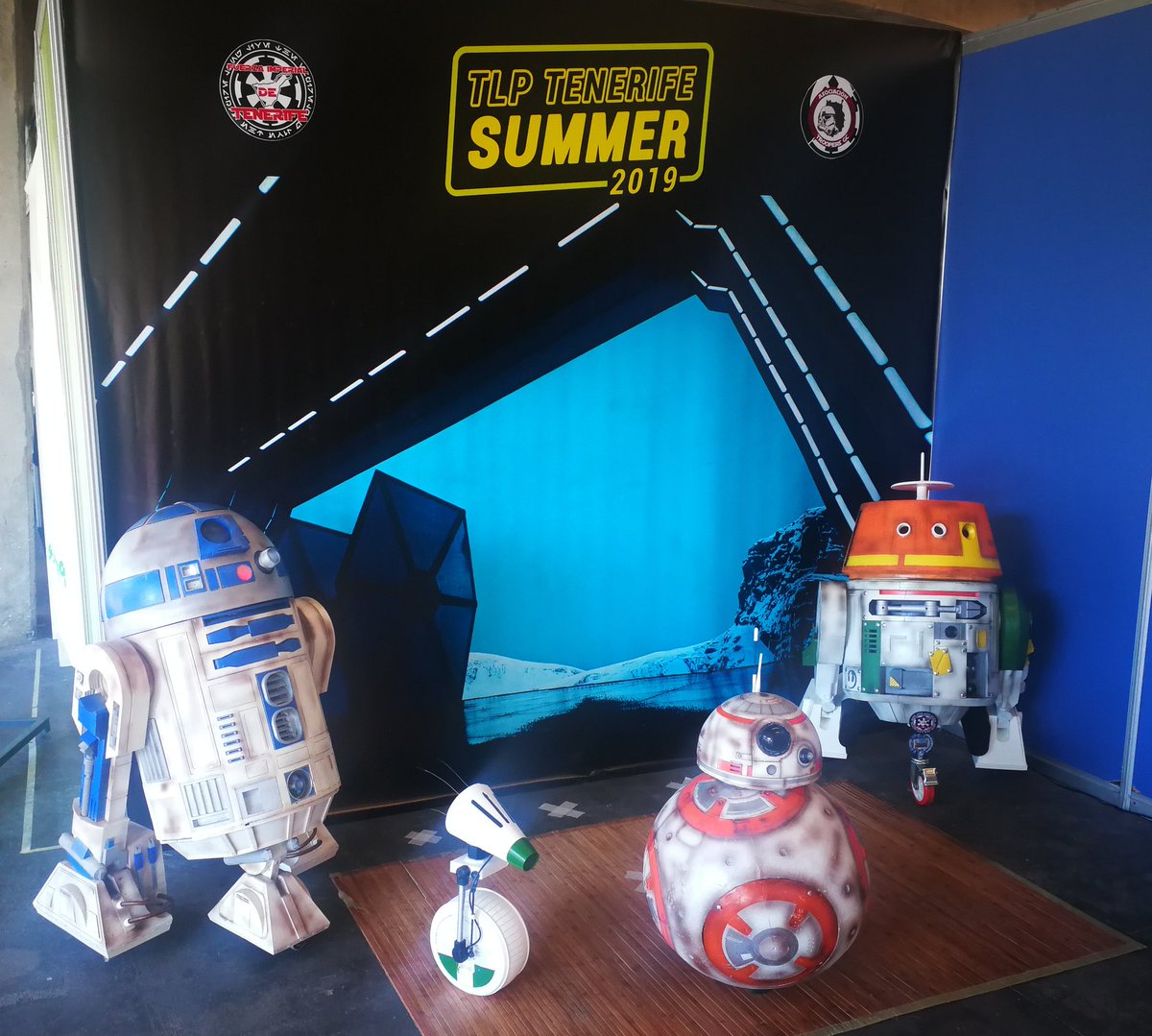 imperialde_tf's tweet photo. Esta semana estamos a tope en la #tlpsummer #TLP2019 #TLPTenerife con nuestros queridos droides de @R2BuildersSpain ven y sacate fotos con ellos. https://t.co/8IJQksMmG7
