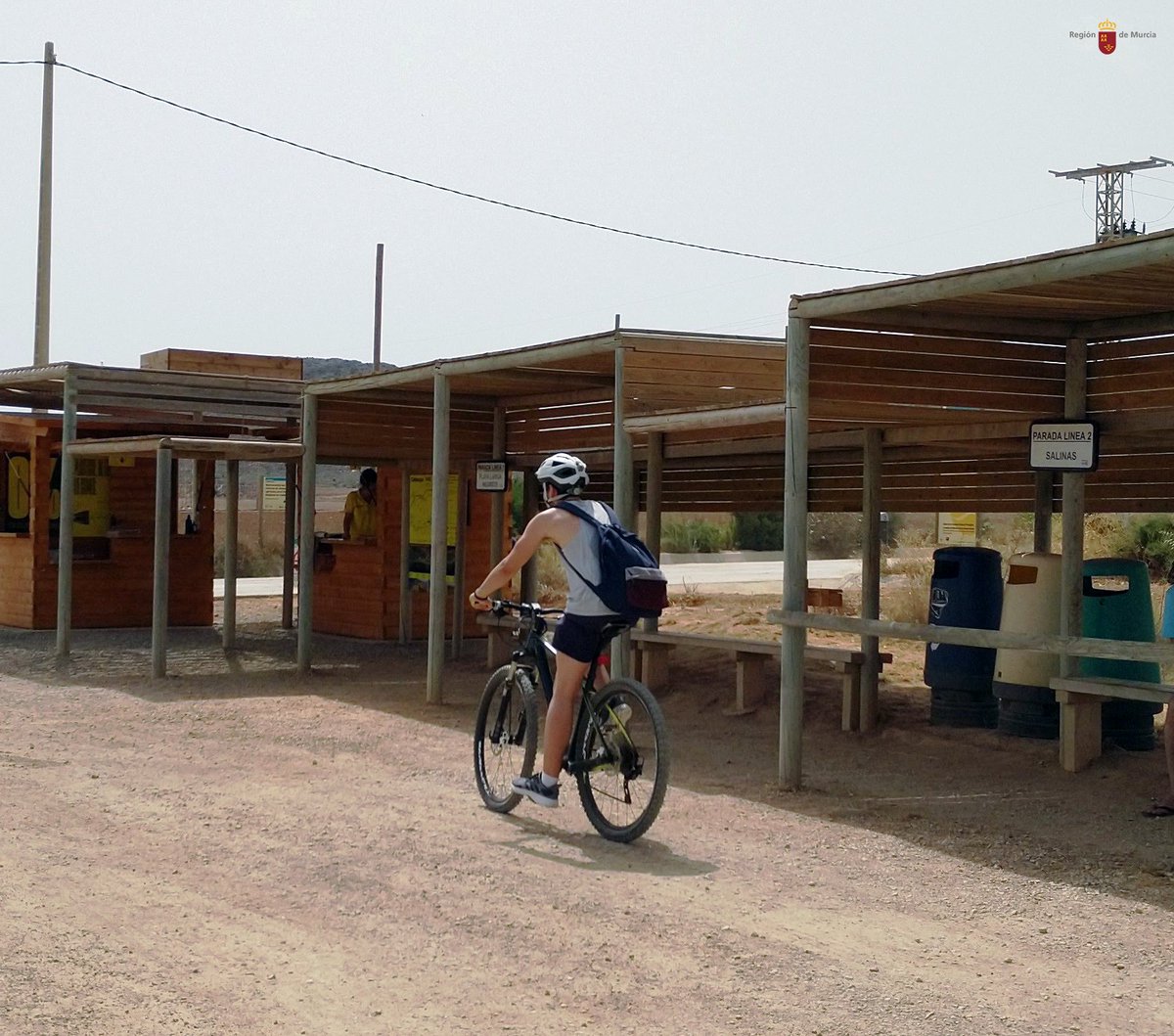 Si vienes en bici🚲 a #CalblanquePR tienes acceso libre.
Pero no te olvides del #casco homologado ⛑️, en caso de accidente evitarás lesiones🤕.
💡Recuerda que es obligatorio siempre para <16 años y para tod@s en vías interurbanas. #Prevención