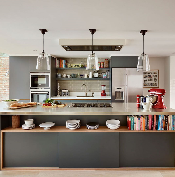 The Barazza 5 burners lab hob is the perfect finish for this perfect design from <a href="/roundhouse_dsgn/">Roundhouse Design</a>  😍