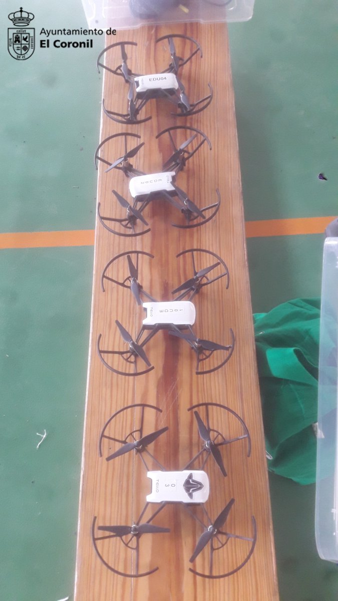Agentes de Innovación Local de @CGJubrique @capijereznorte <a href="/alfonsojrv/">Alfonso</a> <a href="/RedGuadalinfo/">Vuela Guadalinfo</a> asisten durante 3 días al curso "Drones educativos invaden nuestras aulas" impartido en <a href="/CGElCoronil/">Centro Guadalinfo El Coronil</a>