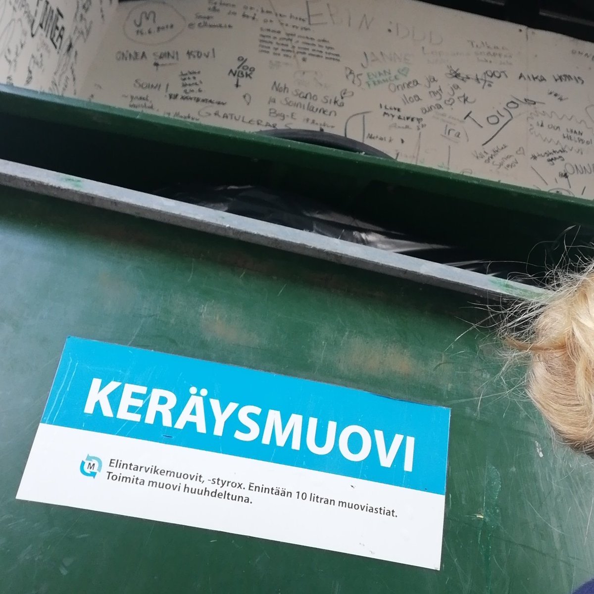 MuoviSampo's tweet photo. Tänään on viimeinen päivä kun tän tupsun näkee sammolla vastassa... Täällä mä oottelen muovia ja mieluusti ottaisin just sun muovit tänne punnittaviksi. 
Tänään on myös viimeinen päivä osallistua MUOVIMESTARI-kilpailuun! Voittaja ilmoitetaan kaikilla meidän some-tileillä klo 18🤩 https://t.co/TQWXQSTLdB