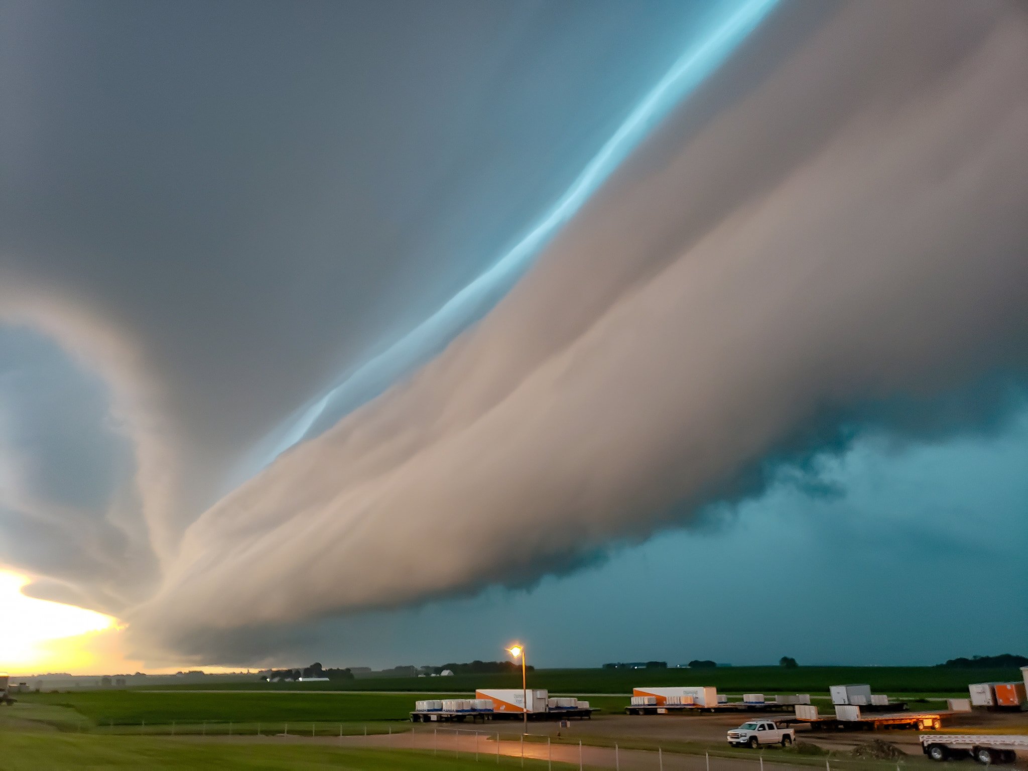Shelf Cloud Vs Wall Cloud