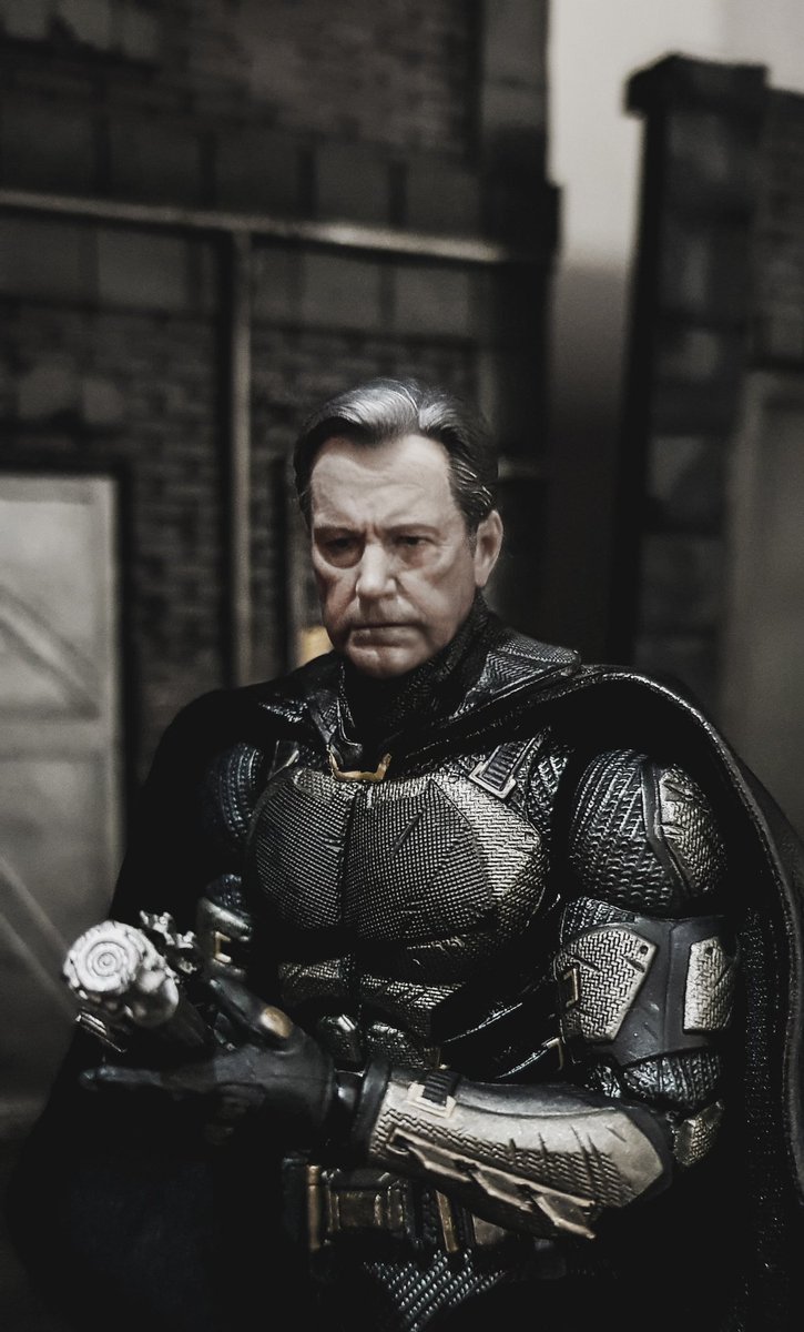 joe_sums's tweet photo. Old but not obselete..
#oldbrucewayne
#agechallenge2019
#Batman
#mafex https://t.co/h8RP2EUiP0
