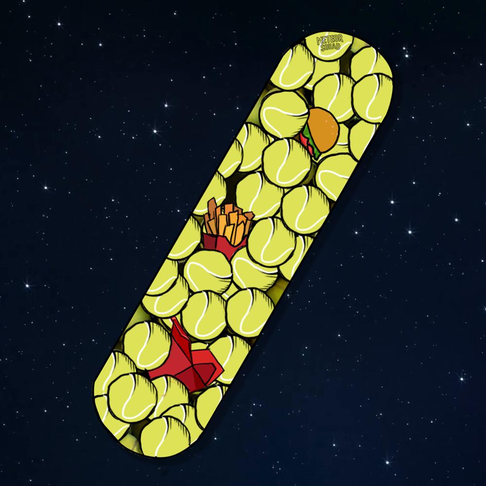 Mañana viernes 19 en la #RAVEMETOR, se sorteará al finalizar el torneo una tabla de skate tuneada por nuestras artistas de #MeteorSquad ¿La queréis? Demostrad que tenéis pelotas...🌚🎾