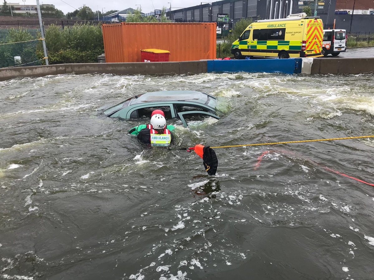 SCAS_HART's tweet photo. White team training @Pinkston_Info for cars in water and how to stay safe with @OutreachRescue #carinwater #waterrescuetechnician #WaterSafety #trainhardworkeasy @SCAS999 https://t.co/qOBbg7TRJi