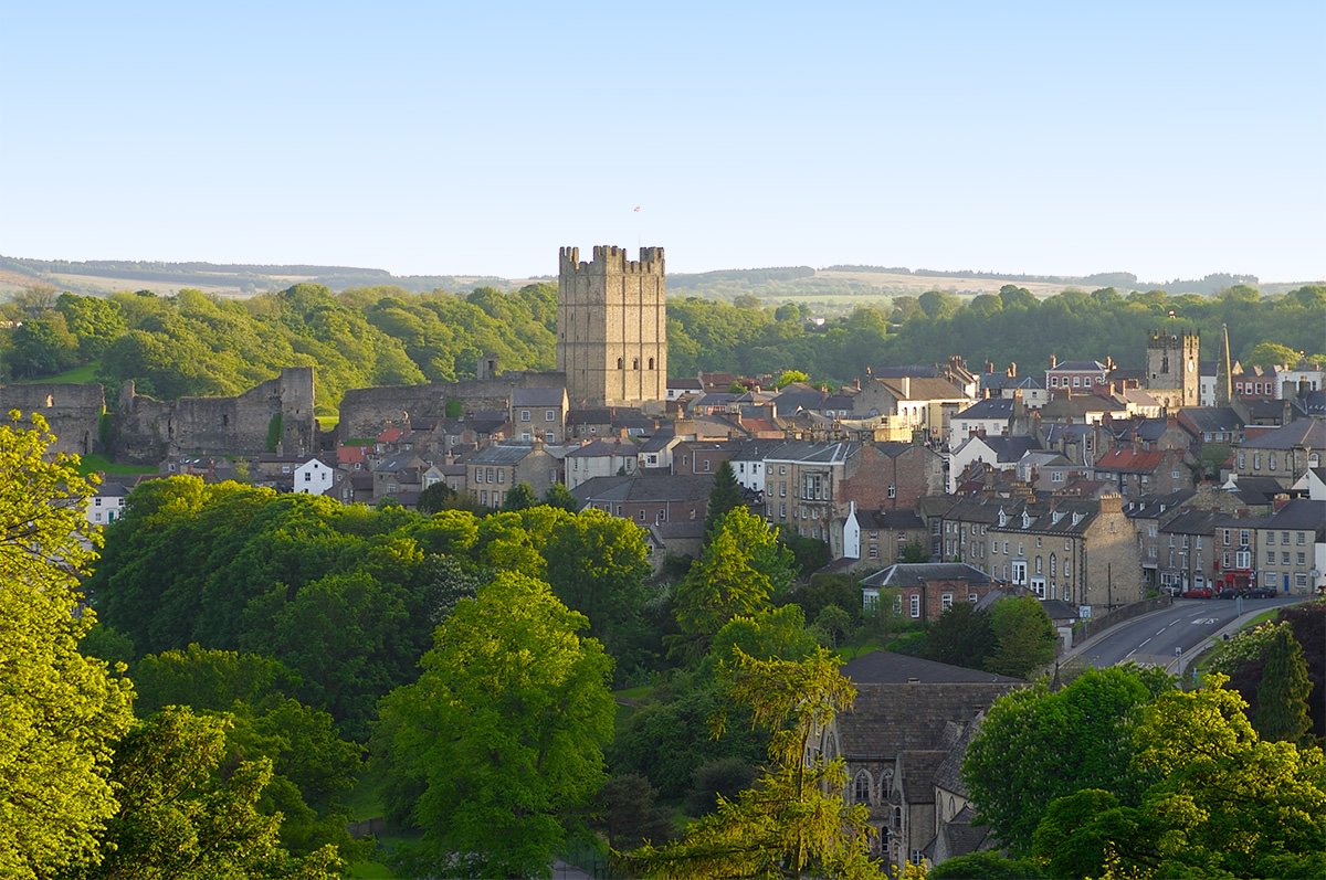 RichmondYorks's tweet photo. Richmond is glorious in the summer! ☀️ If you're planning a visit, check out all the lovely places you can stay. 
https://t.co/iO30lauyx1 https://t.co/nr4YI565bH