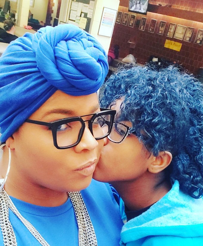 afrobeerchick's tweet photo. @Dragons_Maiden Have you tried Mofajang hair paint. It let's you color your hair vibrant colors temporarily. I used it on my daughter's hair for her bday to color it blue. https://t.co/Dfa81fhBqF