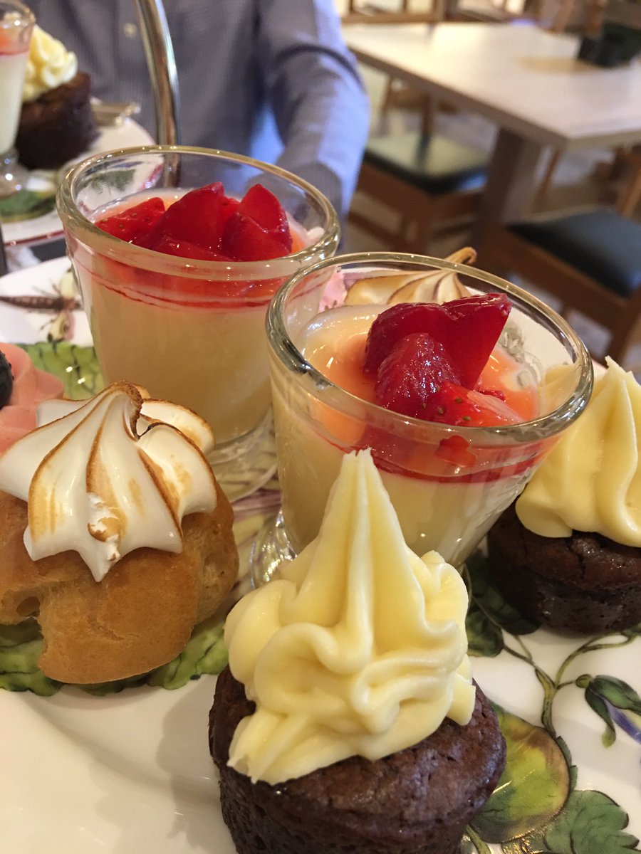 LovingHome1's tweet photo. Thanks @HighgroveGarden for a fabulous tour and delicious #afternoontea https://t.co/sQqbLTO7sM
