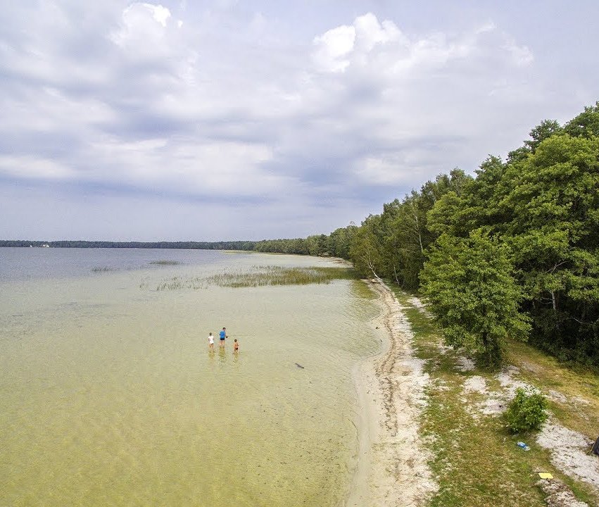 В Україні є унікальне гліцеринове Біле озеро в с. Рудка на Рівненщині, аналогів якому немає. З висоти пташиного польоту здається, що ця водойма дійсного білого кольору. «Озеро молодості» має цілющі властивості. Вміст гліцерину рекордний для українських озер більше 6 мг на літр.