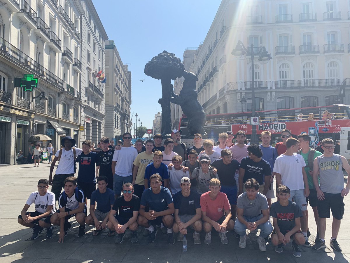 coachspinks8's tweet photo. @FCFrederick 2002 and 2003 boys on  their tour of Madrid this morning #FCFredSpain #madrid https://t.co/Ku5N6H00qq