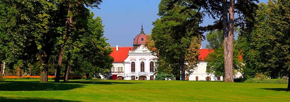 Grassalkovich's tweet photo. Join us on 19th July for the International Day of #Palaces. All the European Royal Residences will share the beauty and history of their #gardens. Stay tuned! 
@Palace_Day https://t.co/L2bCMJgQWD