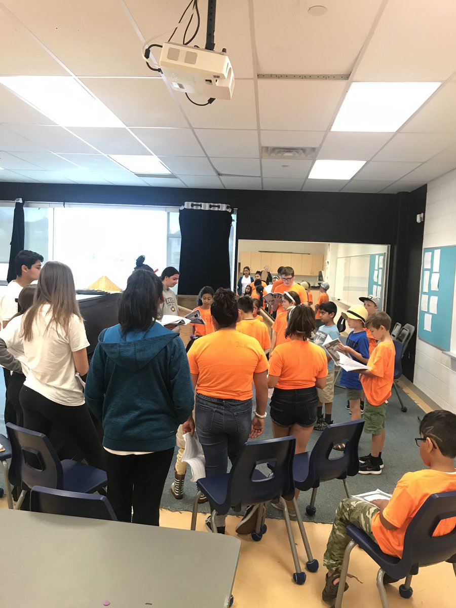 ArtHouseAlive's tweet photo. Thank You Thursday! We celebrate our Camp ArtHouse volunteers today who have been mentoring 45 kids! We couldn’t do it without you! 🙌🏼 https://t.co/8MZBa3r2ka